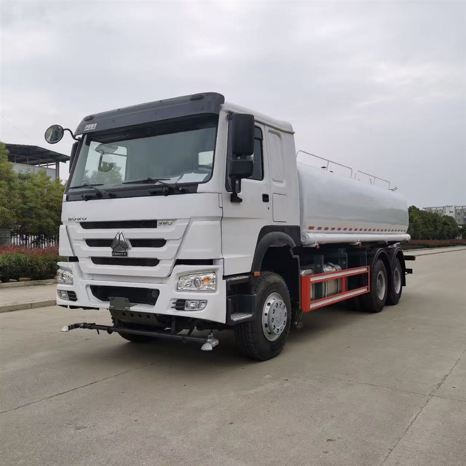 HOWO 380 Horsepower 6 * 4 Sprinkler Truck