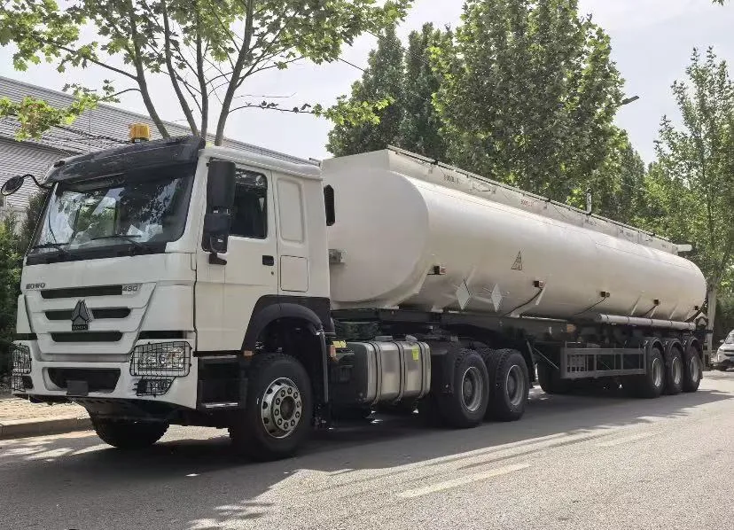 HOWO Oil Tank Semi-trailer Transport Vehicle