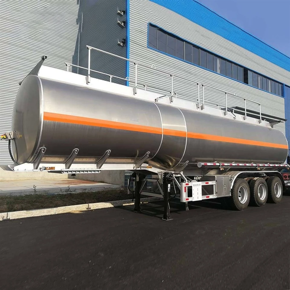 Large Capacity 3 Axis Oil Tank Semi Trailer factory