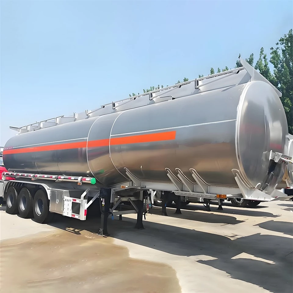 Large Capacity 3 Axis Oil Tank Semi Trailer suppliers