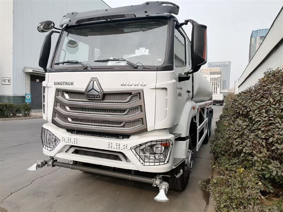 Sinotruk Hohan NX 20m³ 6×4 Water Sprinkler Truck