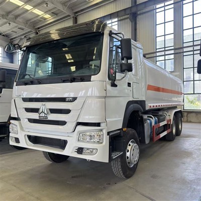 HOWO 371 Horsepower 6 * 4 Oil Tank